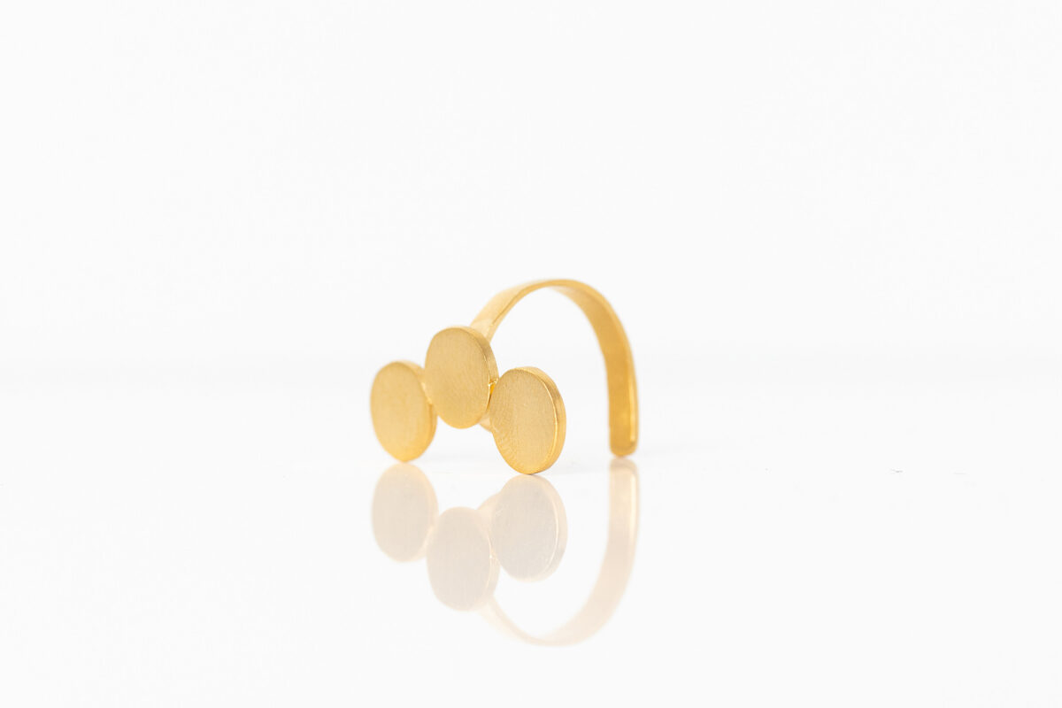 Elementary Mini Earcuff_Gold_Stills (2)